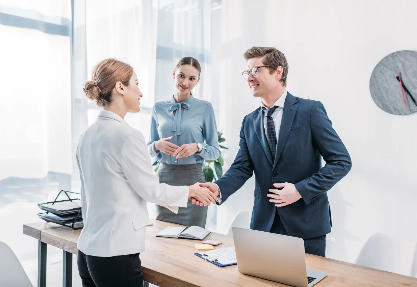 Was macht ein Personalvermittler? Aufgaben, Ablauf und Abgrenzung zur Zeitarbeit